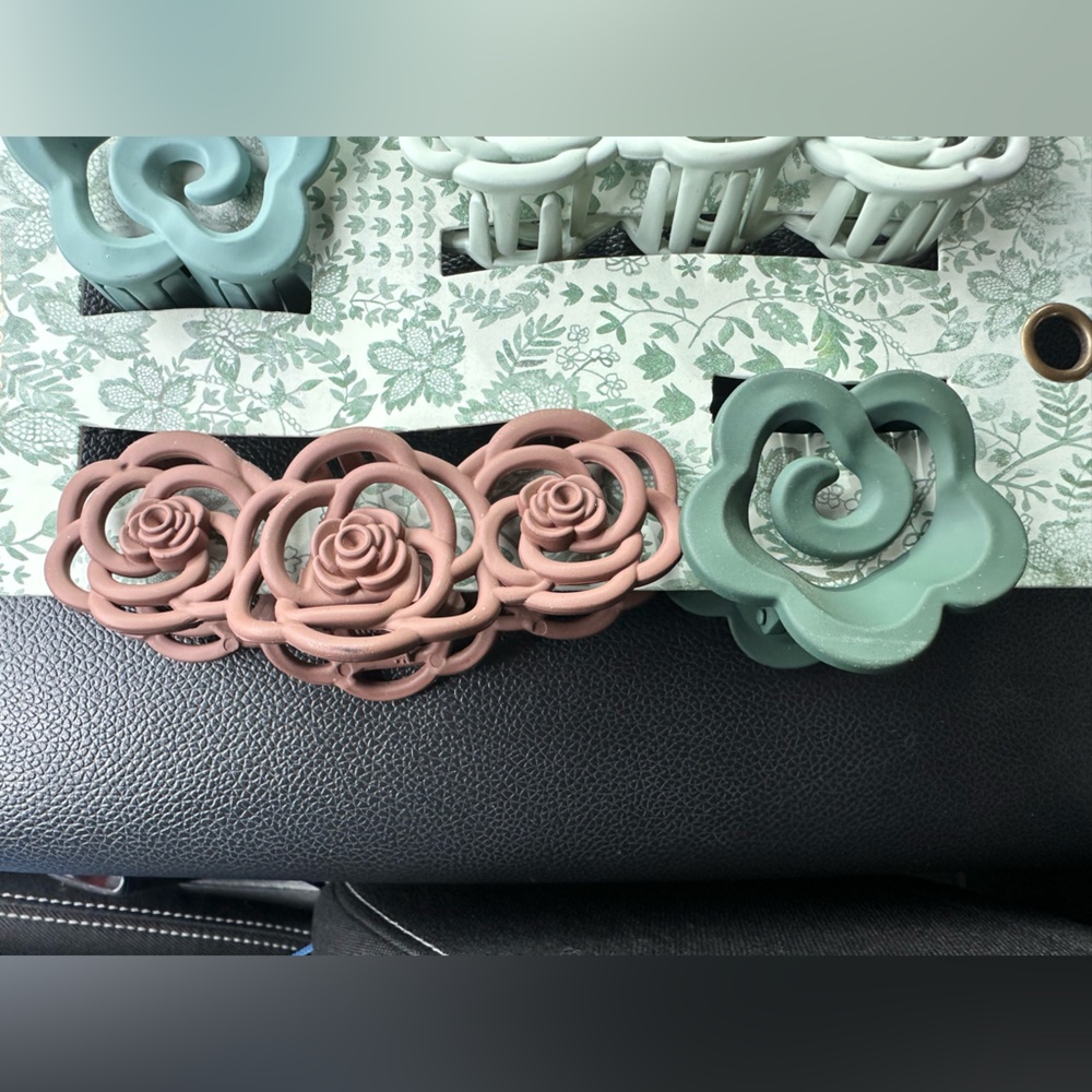 New- Anthropologie Floral Hair Clips - Picture 2 of 5